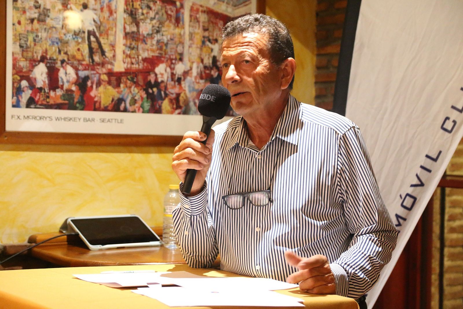 José Manuel López Collado en pleno discurso durante el homenaje a los expresidentes del Automóvil Club de Almería.