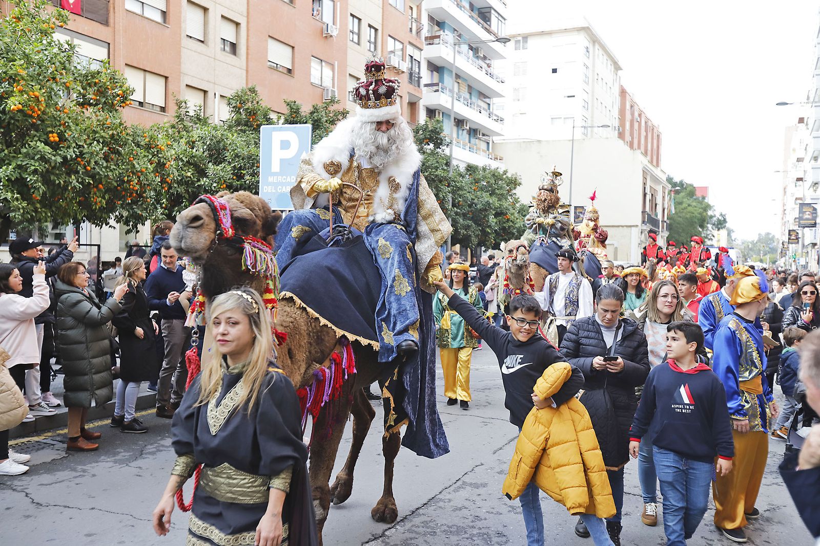 Imágenes de la mágica llegada de los Reyes Magos y la Estrella de la Ilusión a Huelva en barco