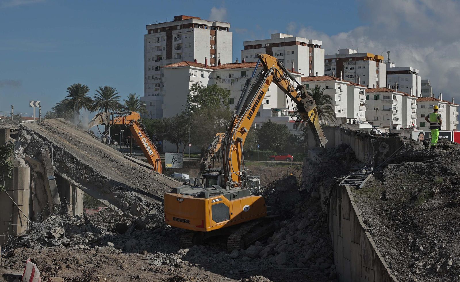 Fotos de la demolición del puente de Los Pastores en Algeciras