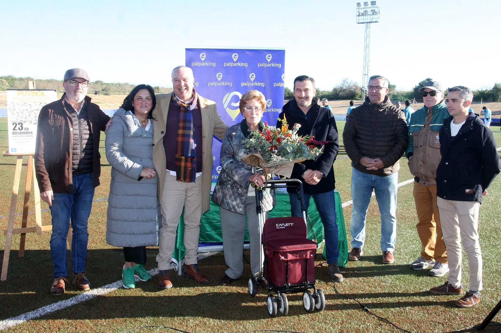 Imágenes del partido homenaje a los árbitros históricos de fútbol de Huelva