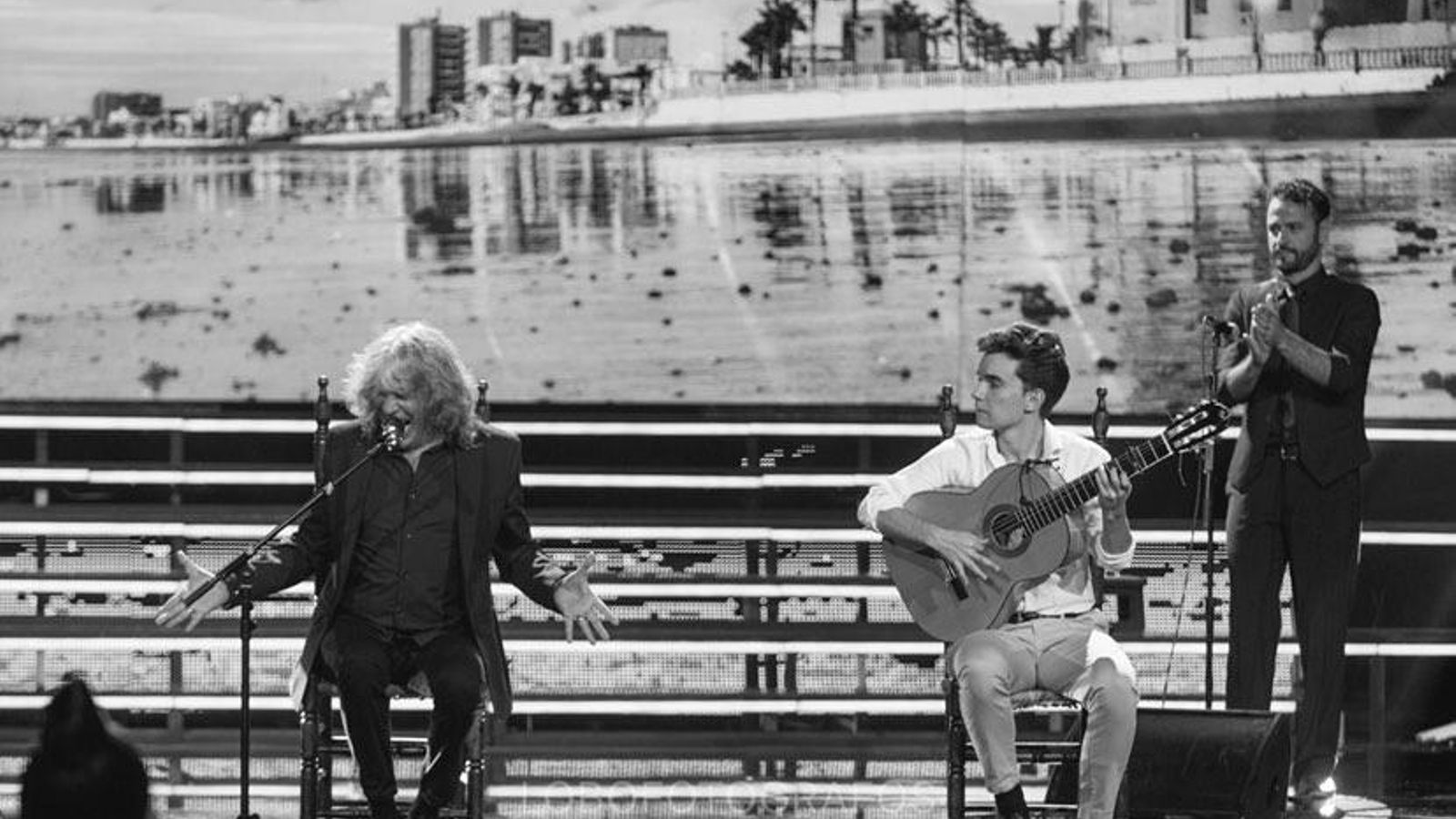 Manuel Cerpa tocando para el cantaor José Mercé