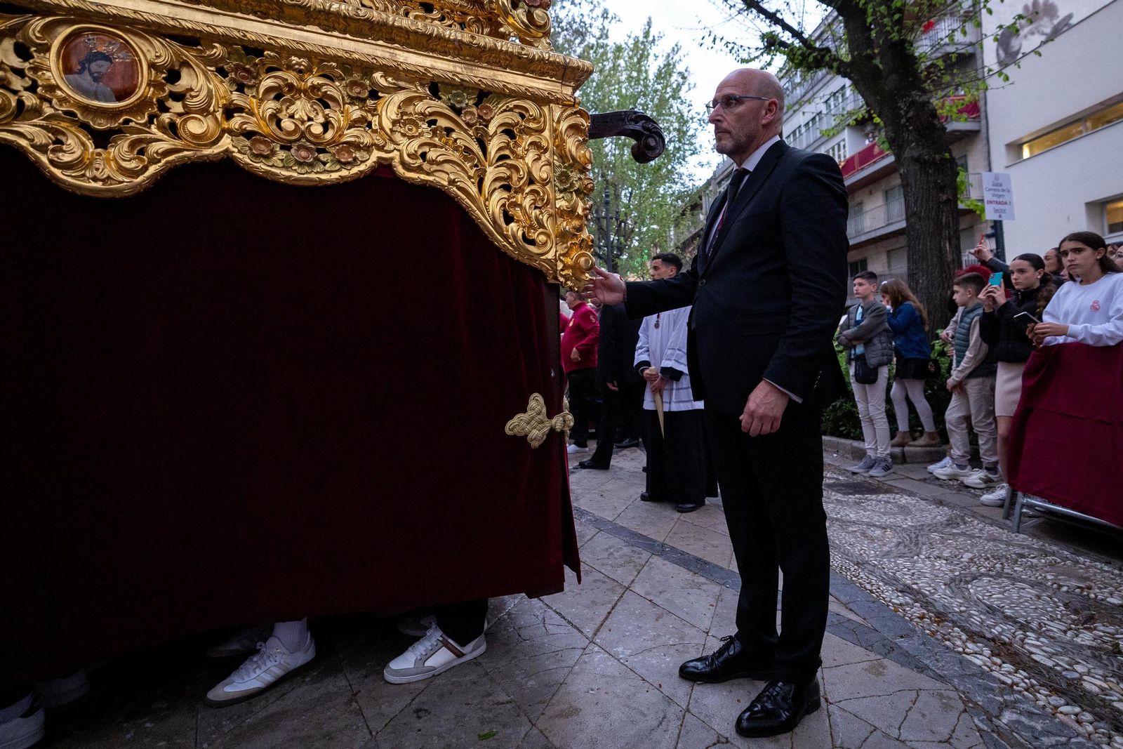 Granada estrenó la nueva carrera oficial frente a la Basílica de las Angustias