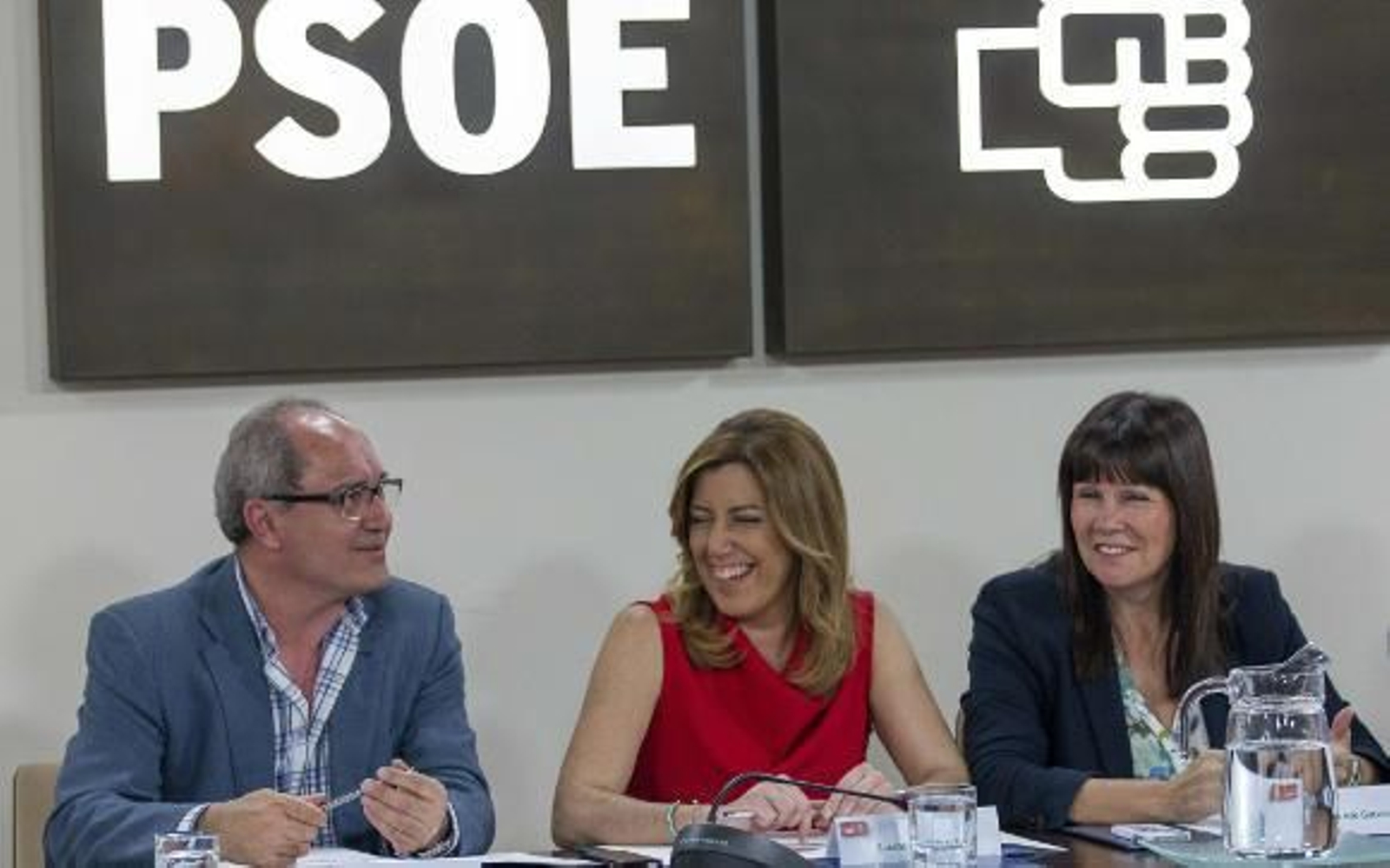 Susana Díaz comunica que se queda aunque sube la presión
