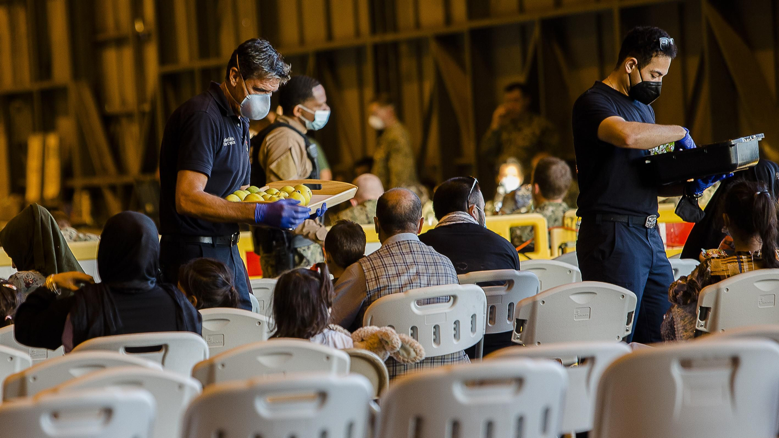 Imágenes de la llegada a Rota de refugiados afganos