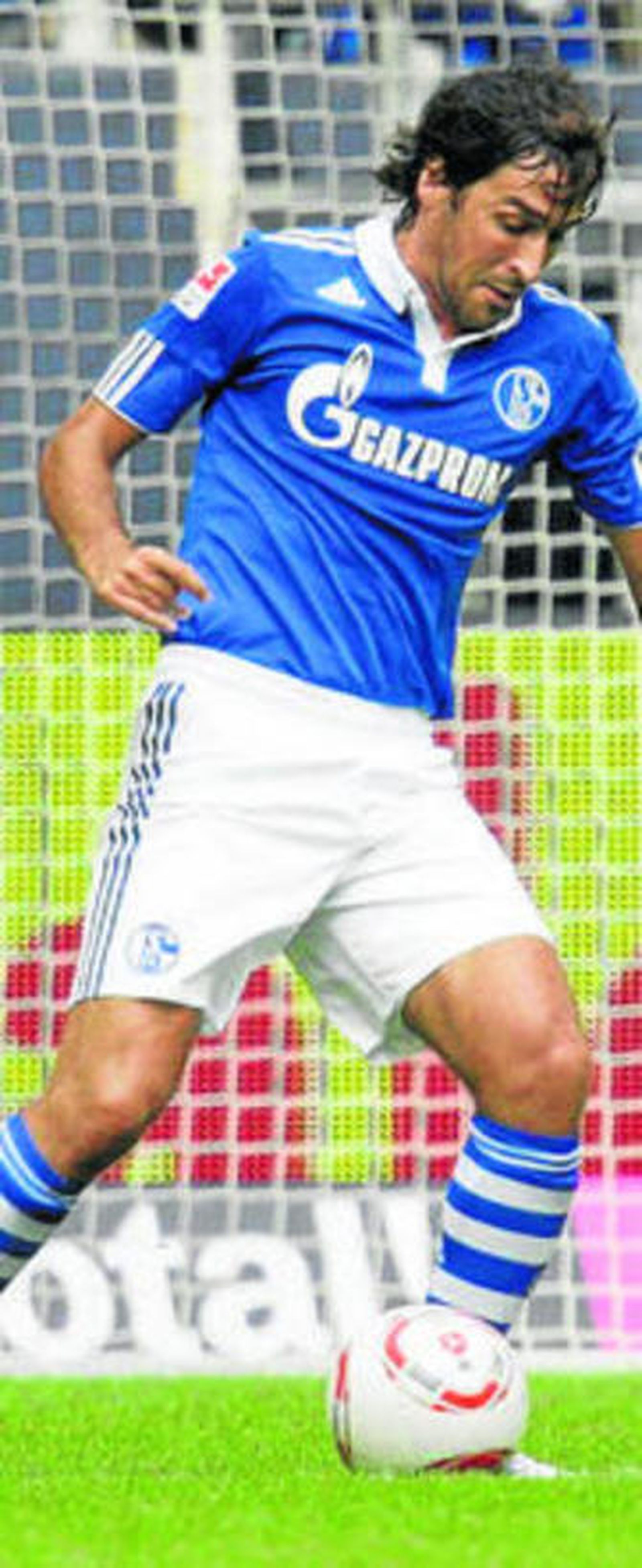 Raúl en su debut con el Schalke.