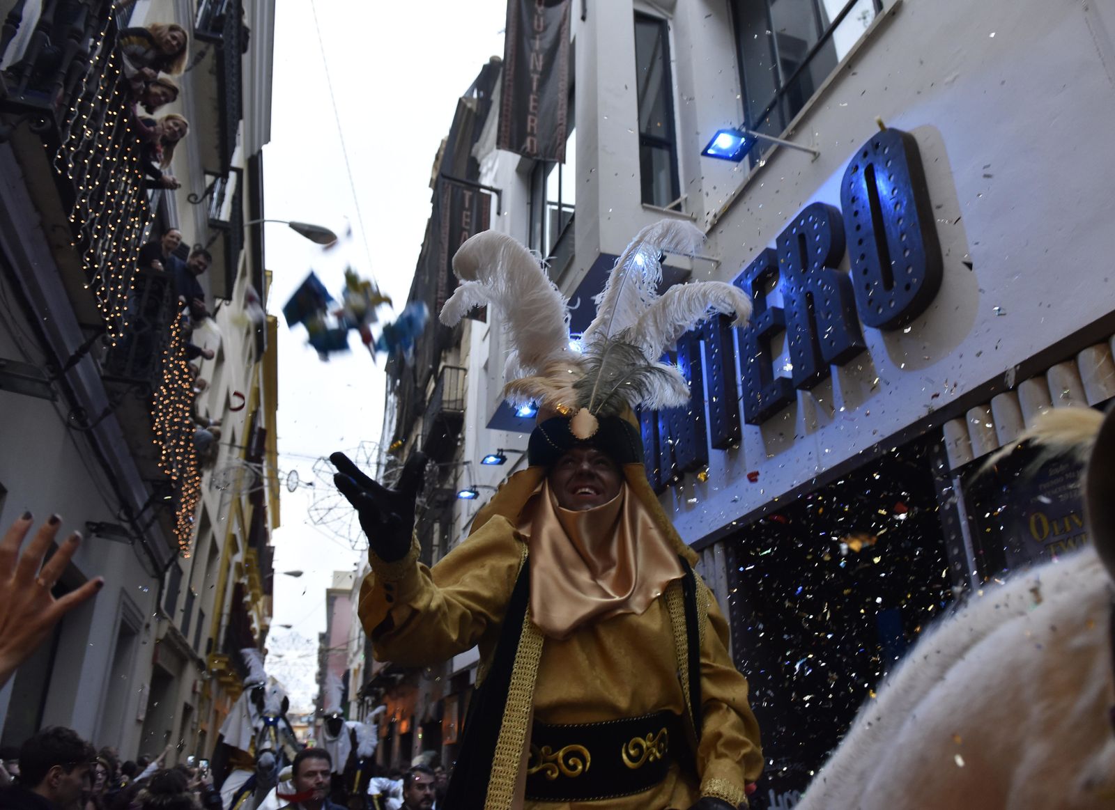 El Heraldo Real recorre las calles del centro
