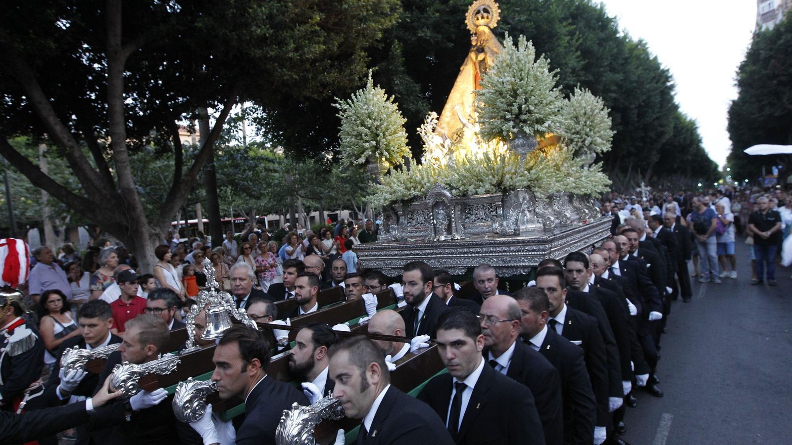 Procesión de la Virgen del Mar en Almería.