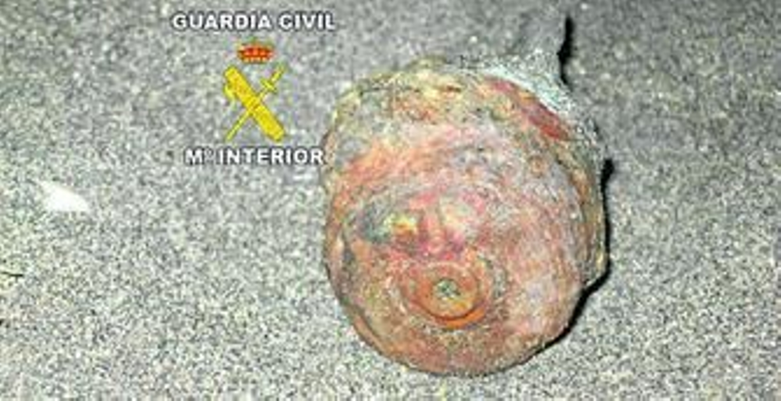 El proyectil que fue encontrado por un pescador en Torrox.