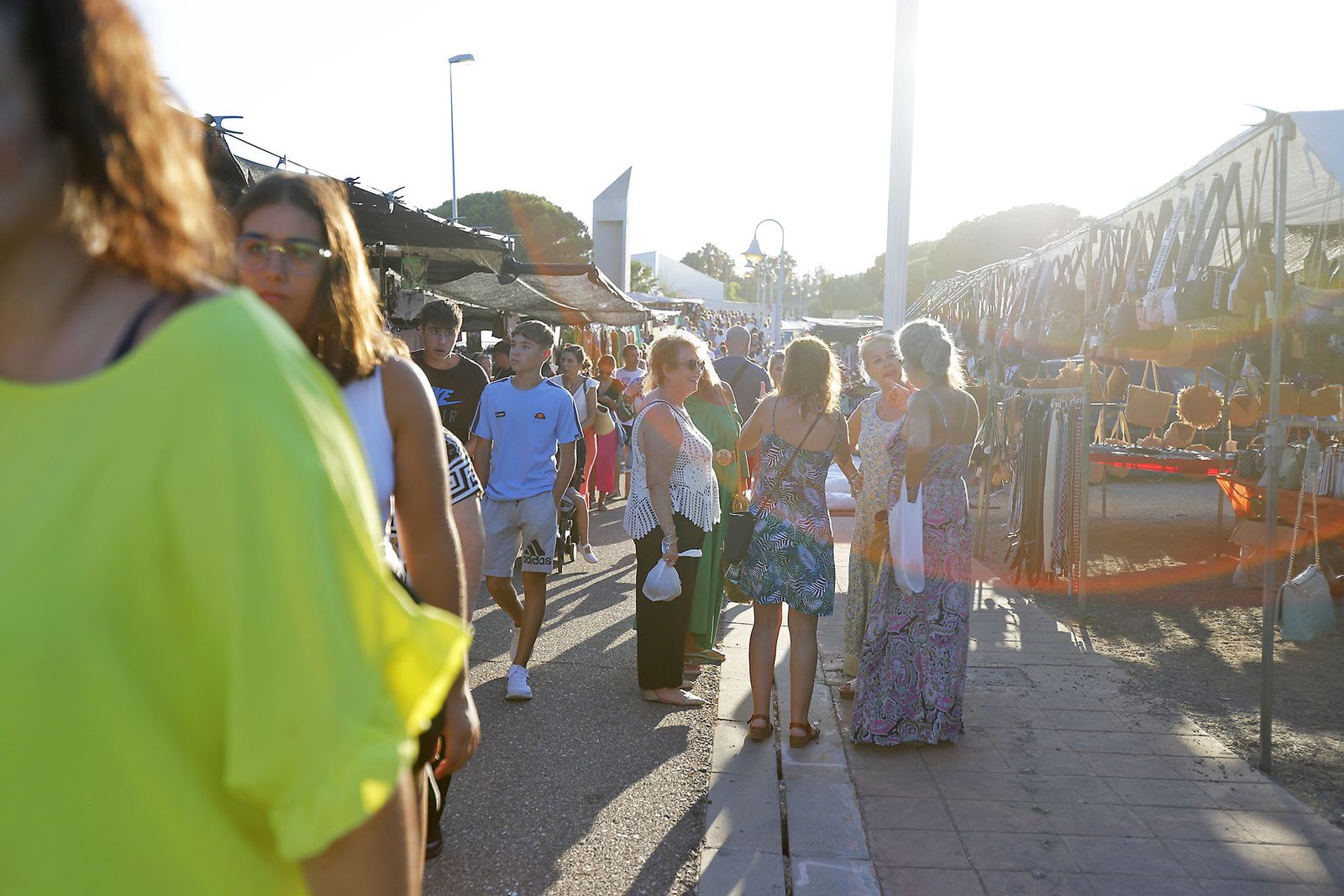 Imágenes de los mercadillos verano en Huelva