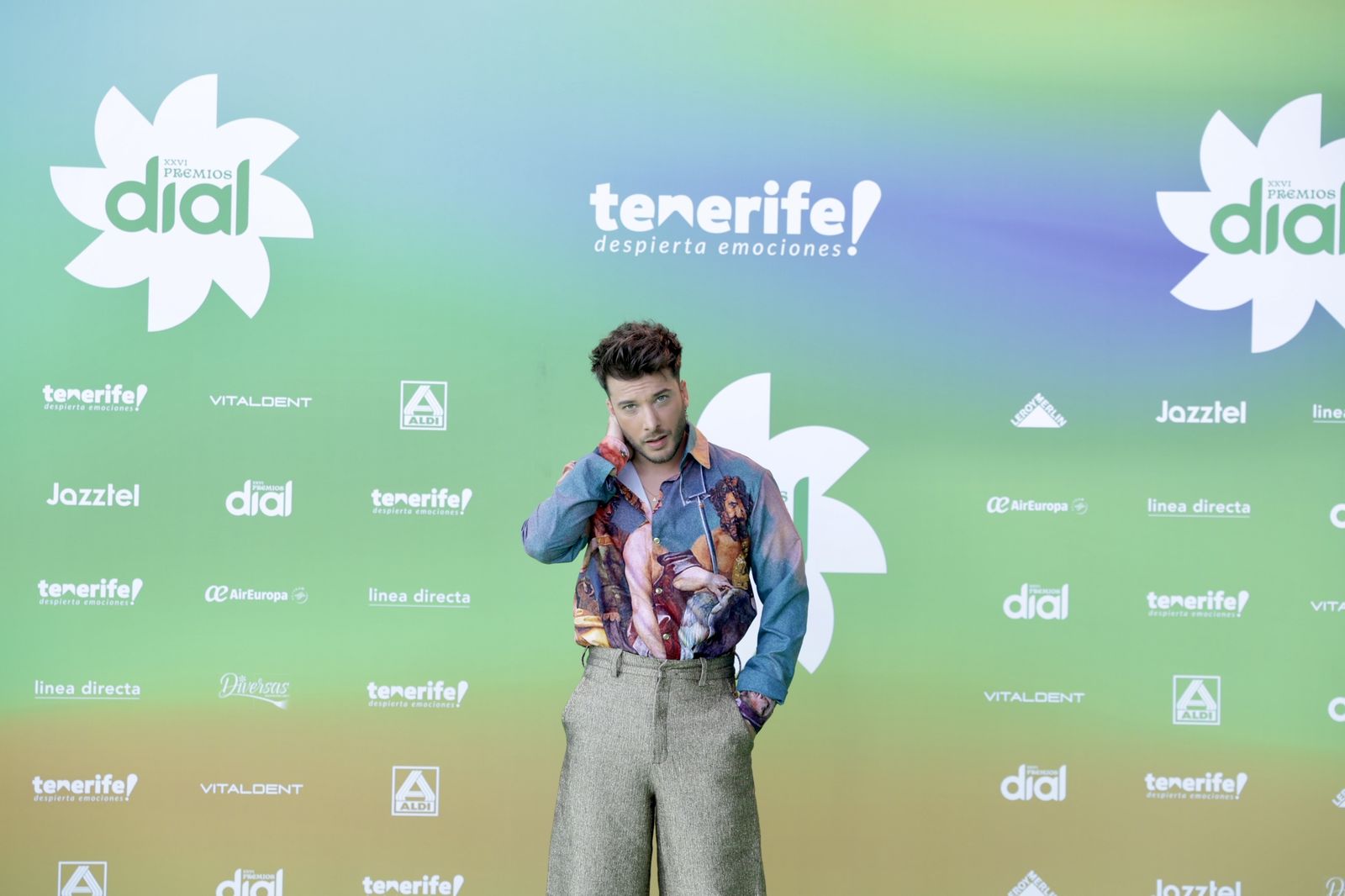 El eurovisivo Blas Cantó en los premios Dial