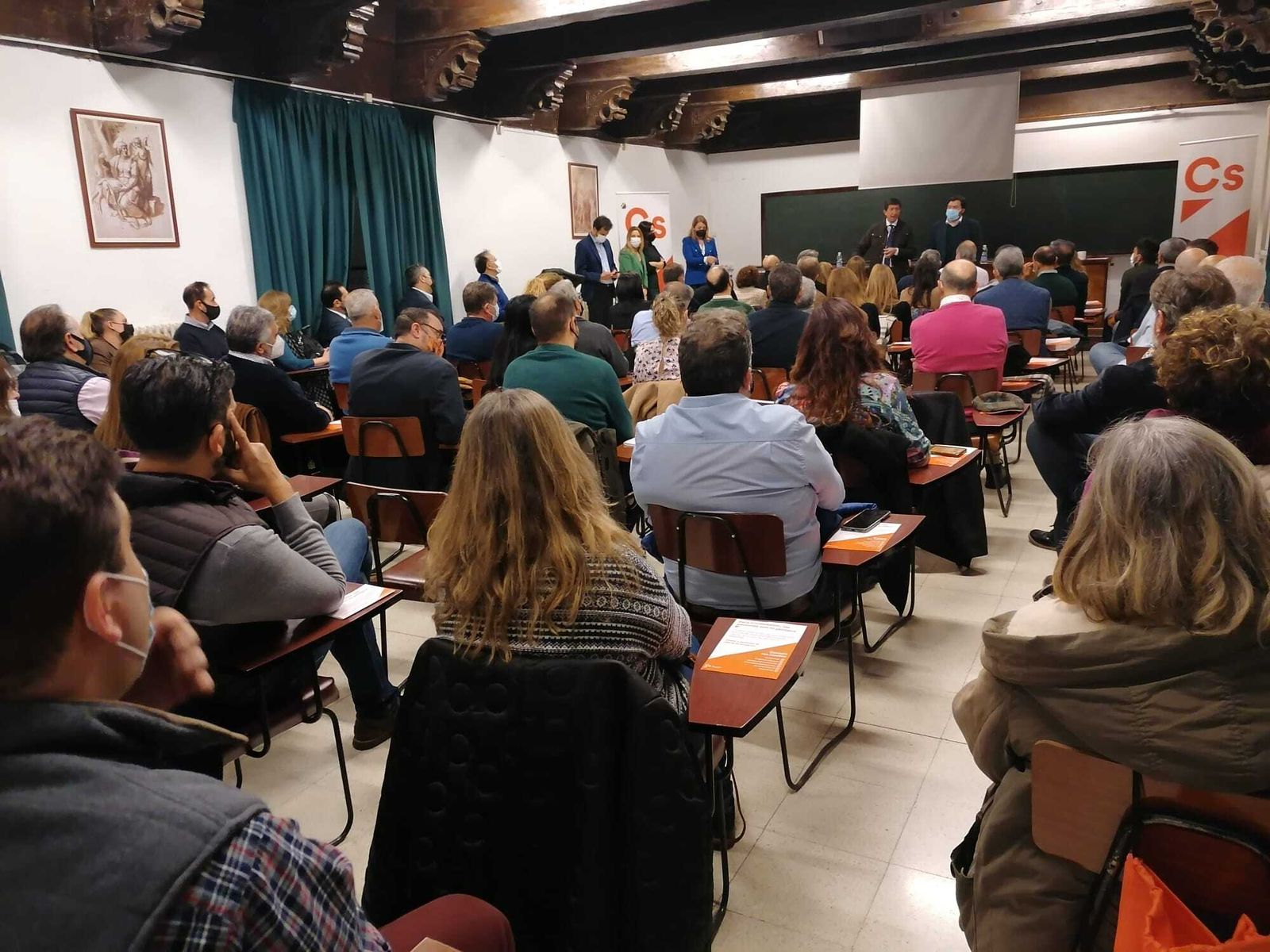 Juan Marín, en la reunión en Granada con militantes del partido naranja
