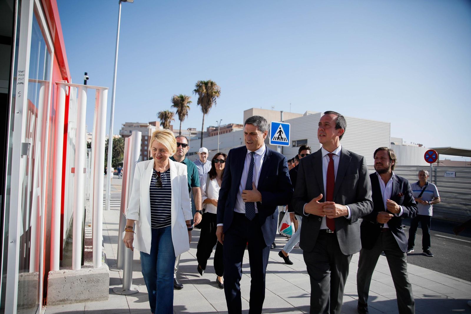 El delegado del Gobierno, Pedro Fernández, visita la estación histórica de Renfe en Almería, en imágenes