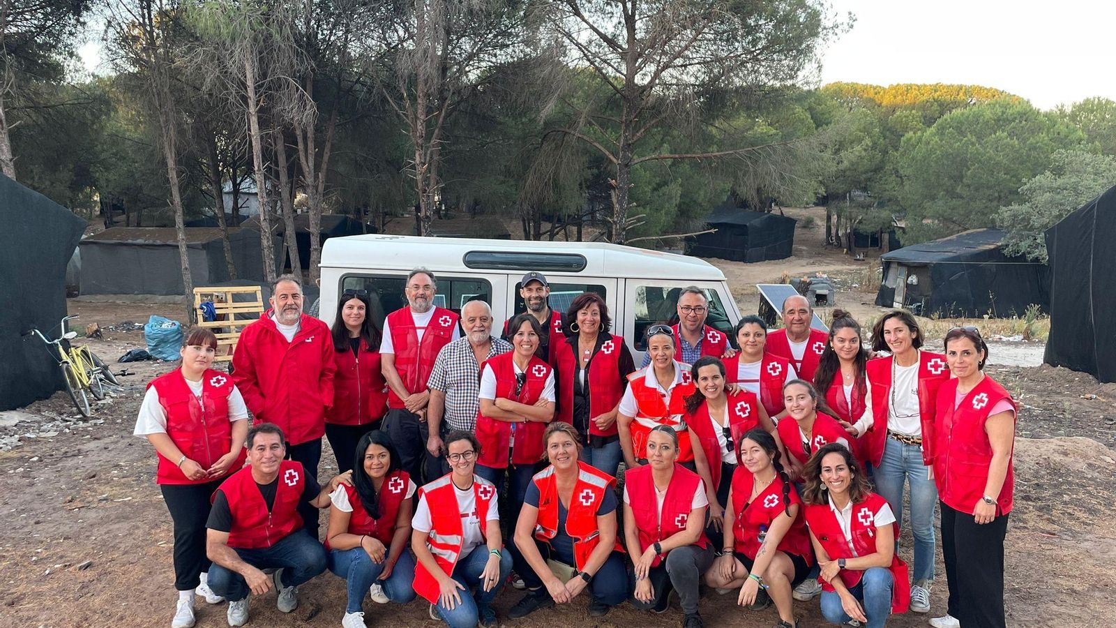 Equipo que ha trabajado en los asentamientos de Huelva en el marco del programa de la hepatitis C. Equipo que ha trabajado en los asentamientos de Huelva en el marco del programa de la hepatitis C.