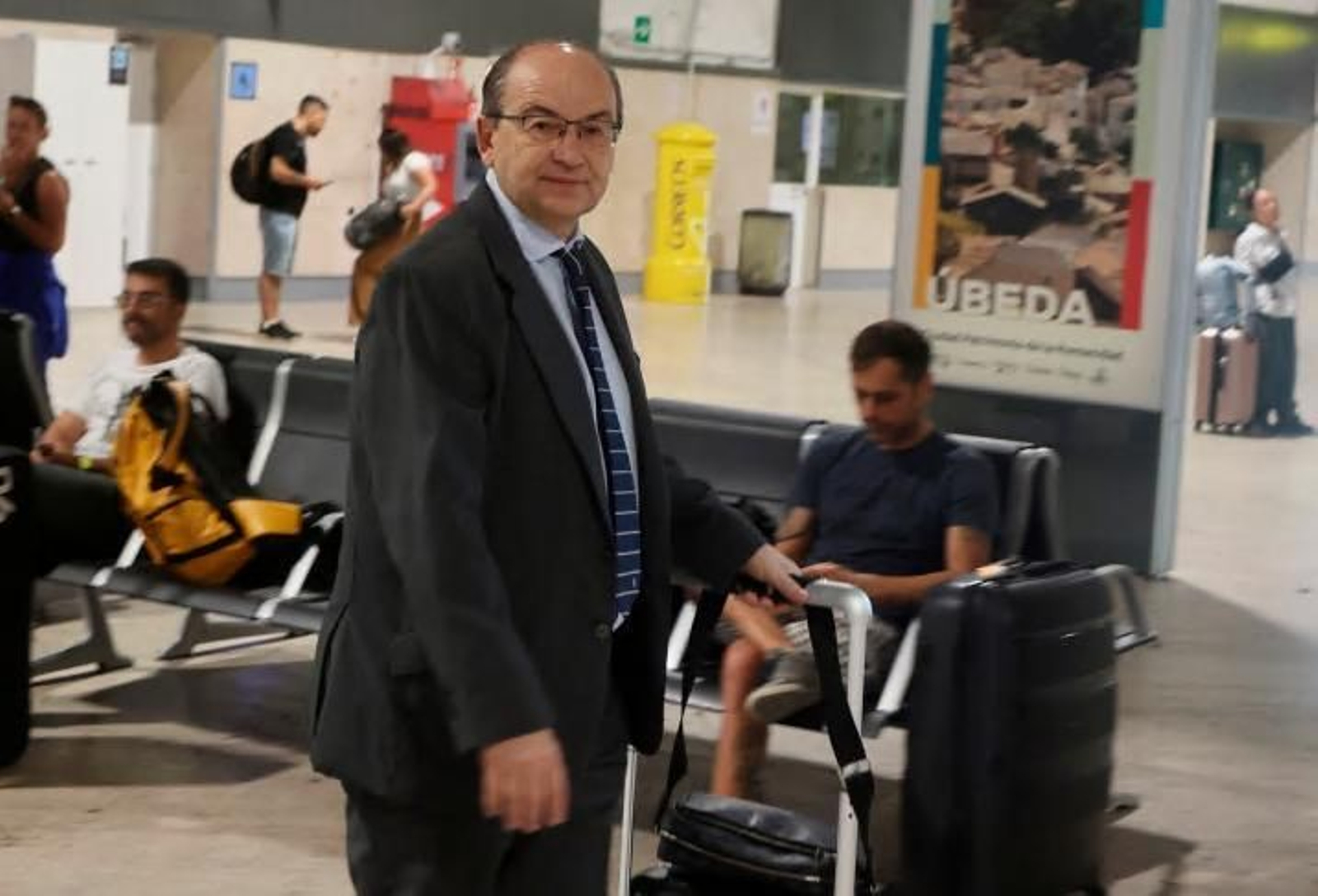 José Castro, a la salida del Sevilla para Eindhoven.
