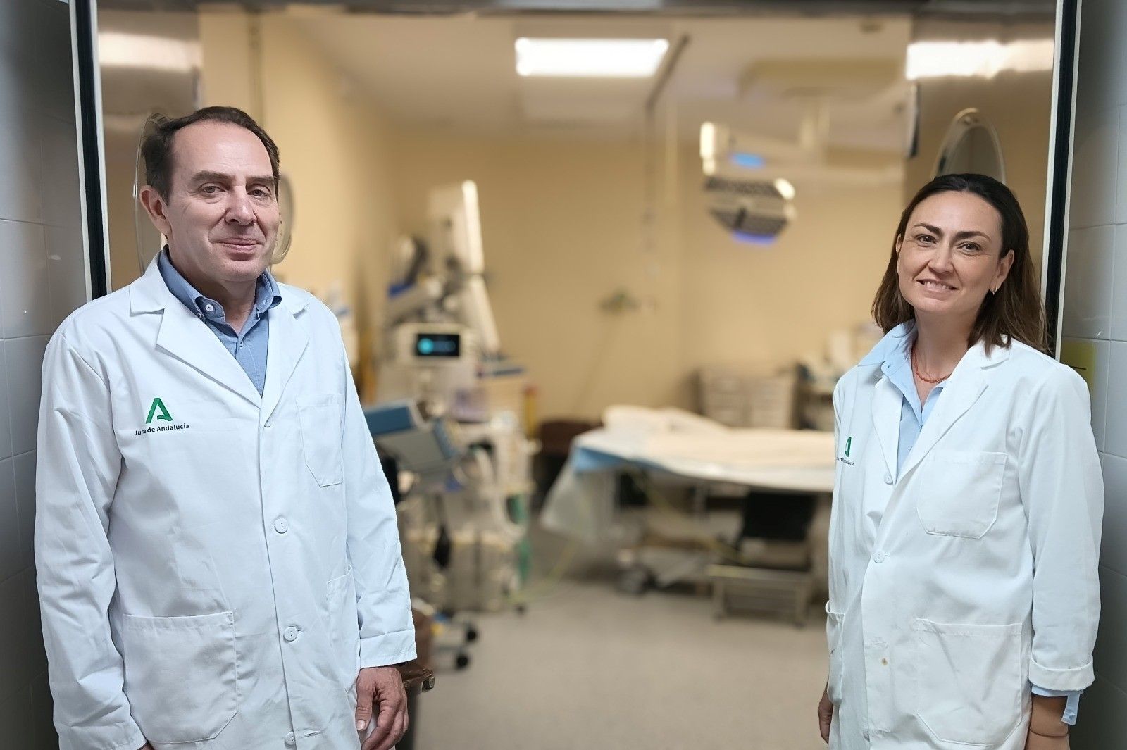 Los ginecólogos del Hospital Virgen Macarena valedores del procedimiento, Antonio Carrasco y Ana Ferrari.