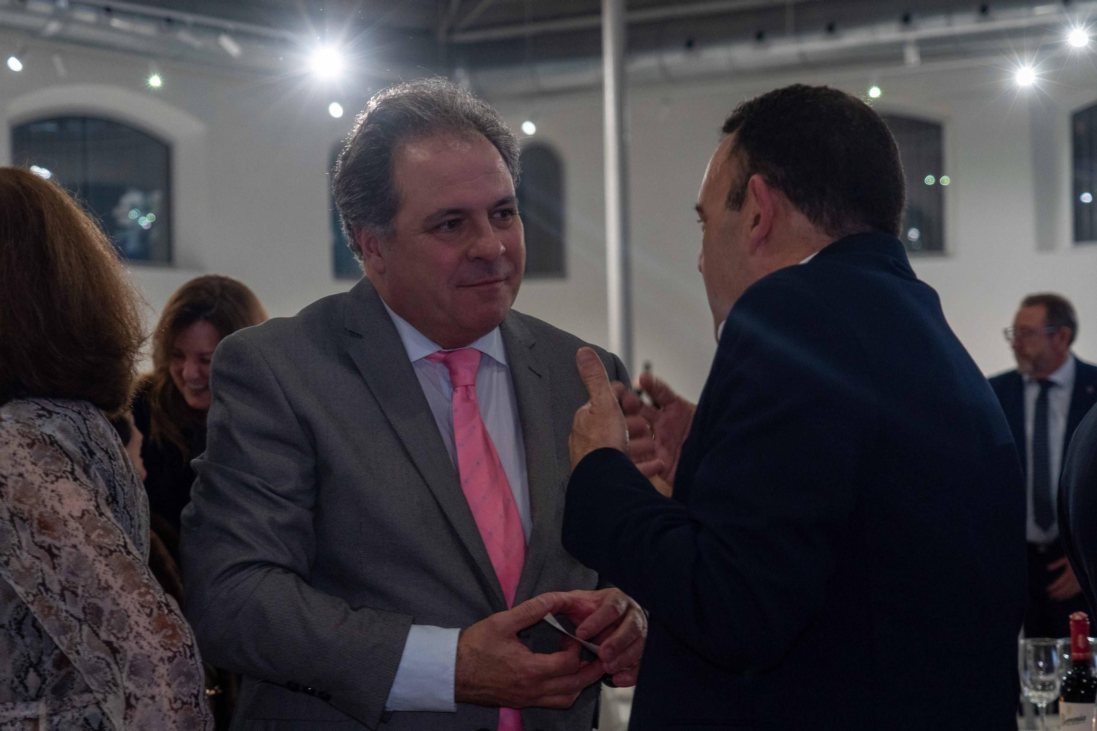 Imágenes de los invitados a la gala de los  37 premios Onubenses del Año