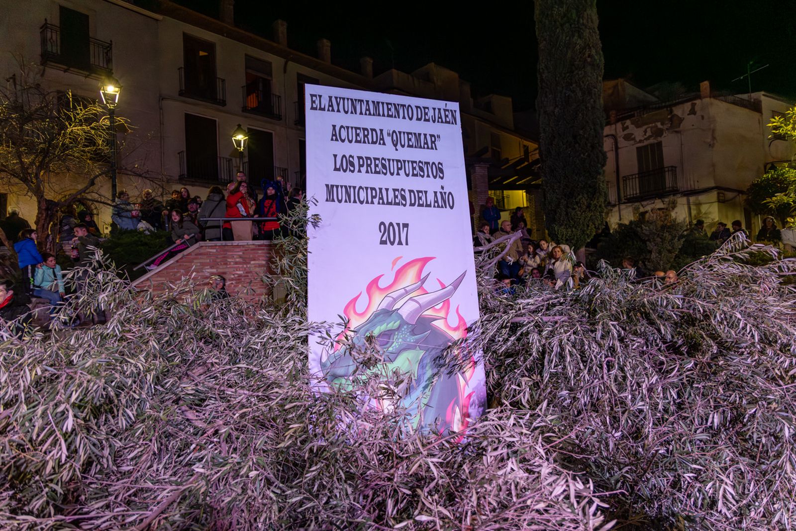Encendido en Jaén de la lumbre oficial de San Antón 2026 y bendición de los animales