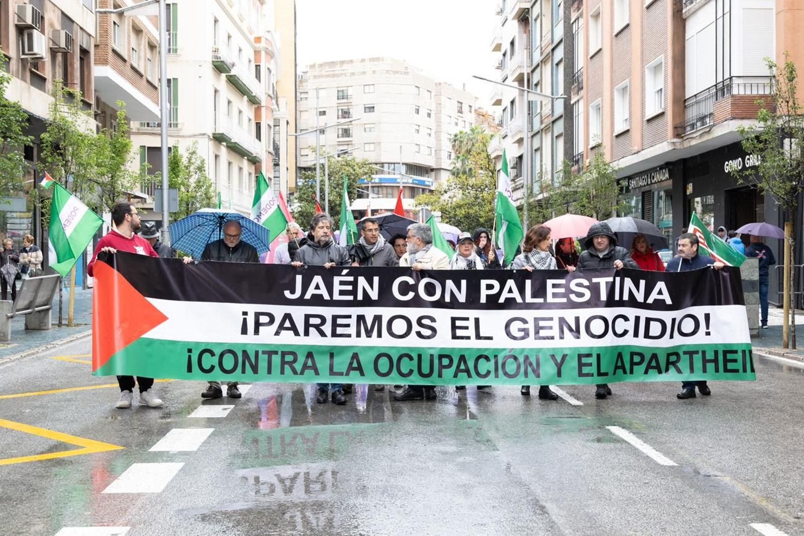 Unas 200 personas han participado en la manifestación por el Día del Trabajo.