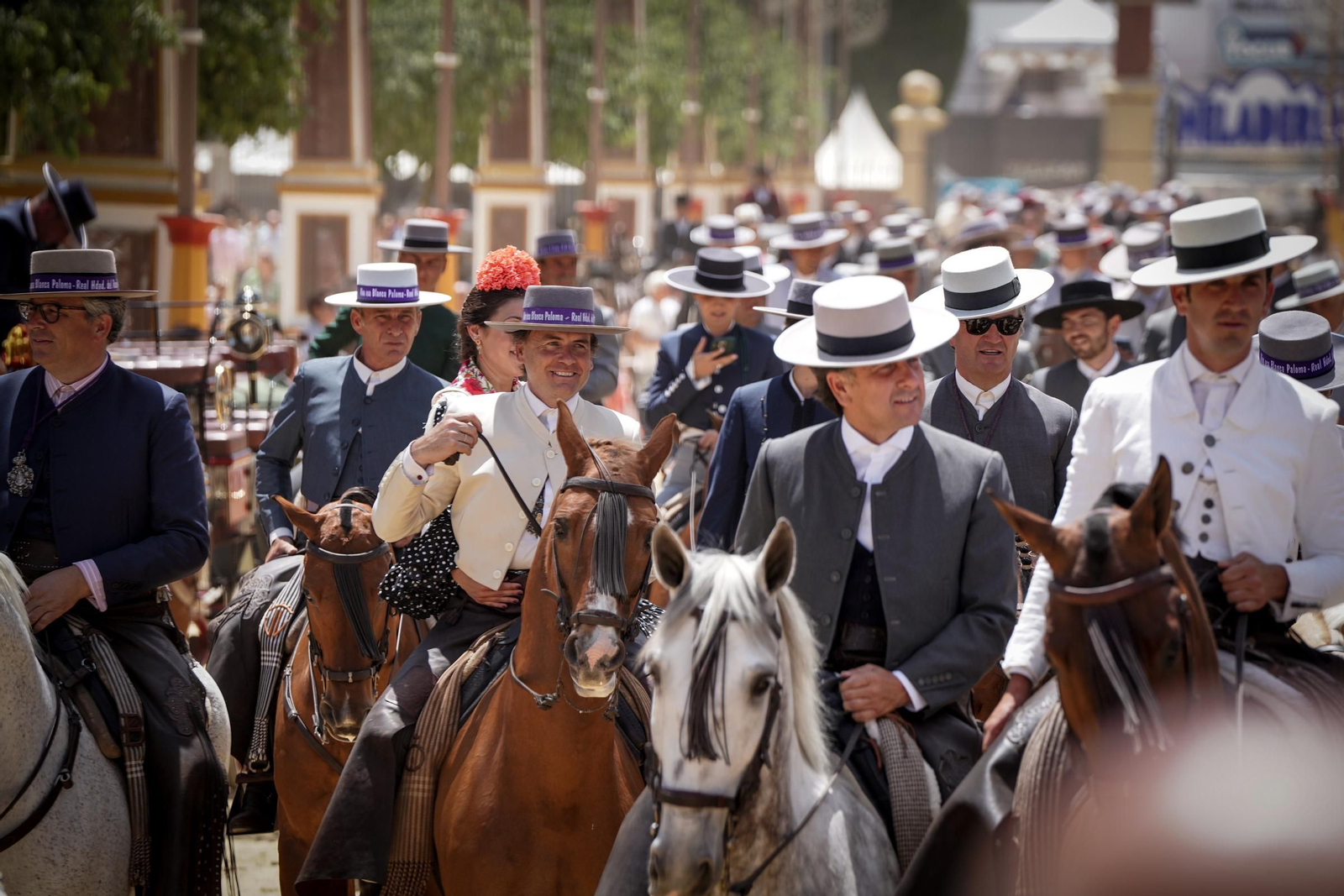 Imágenes de la Hermandad del Rocío en el Real de la Feria