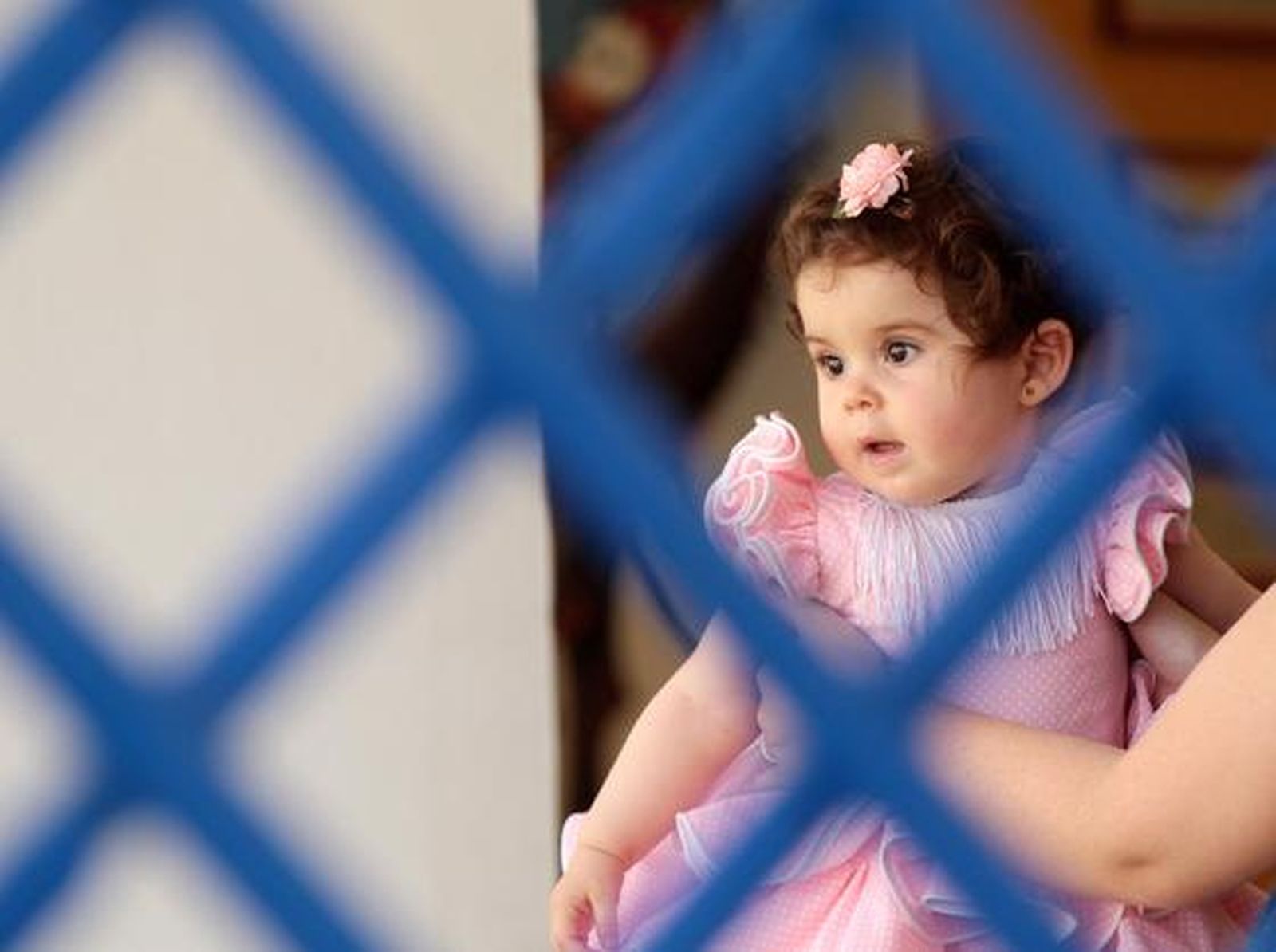 Una preciosa niña posa con su traje de flamenca en el Hontoria

Foto: Miguel Ángel González