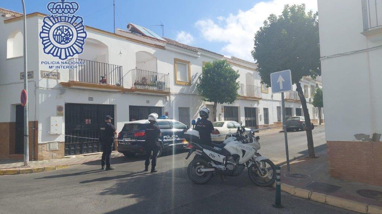 La calle Castaño de Dos Hermanas, cortada durante el tiempo que duró el dispositivo.