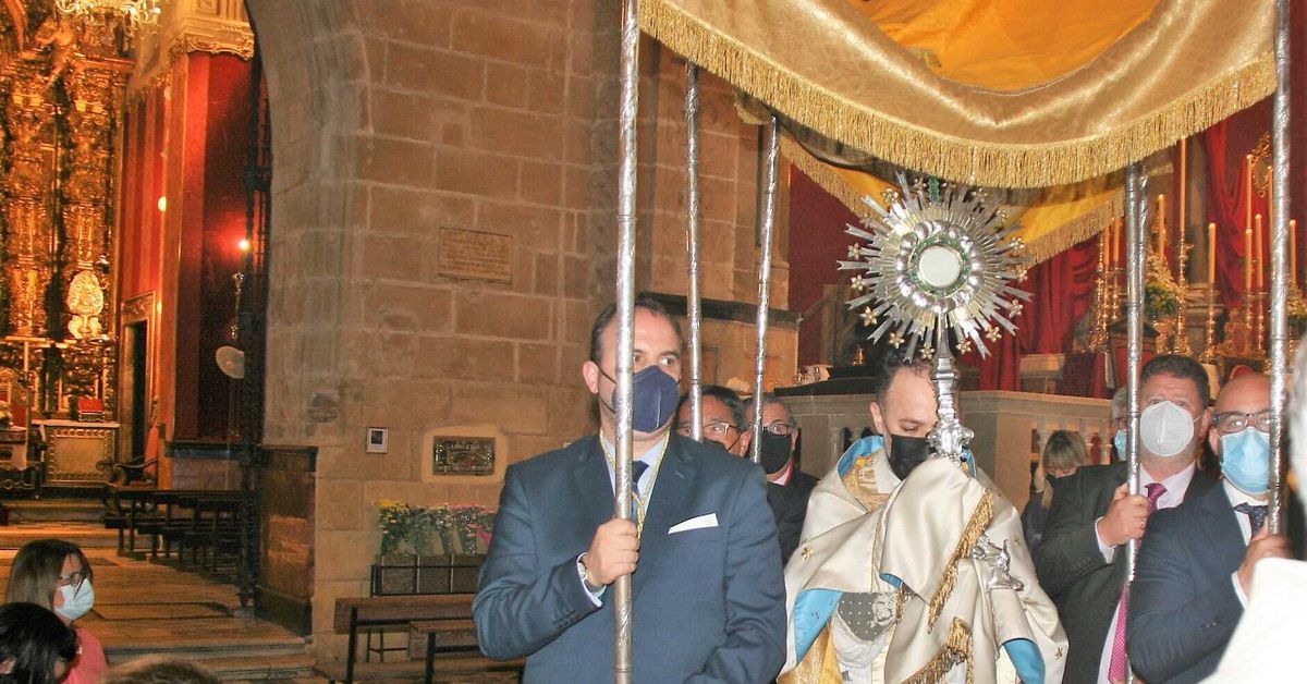 Corpus Christi en El Puerto con procesión claustral por el interior de ...