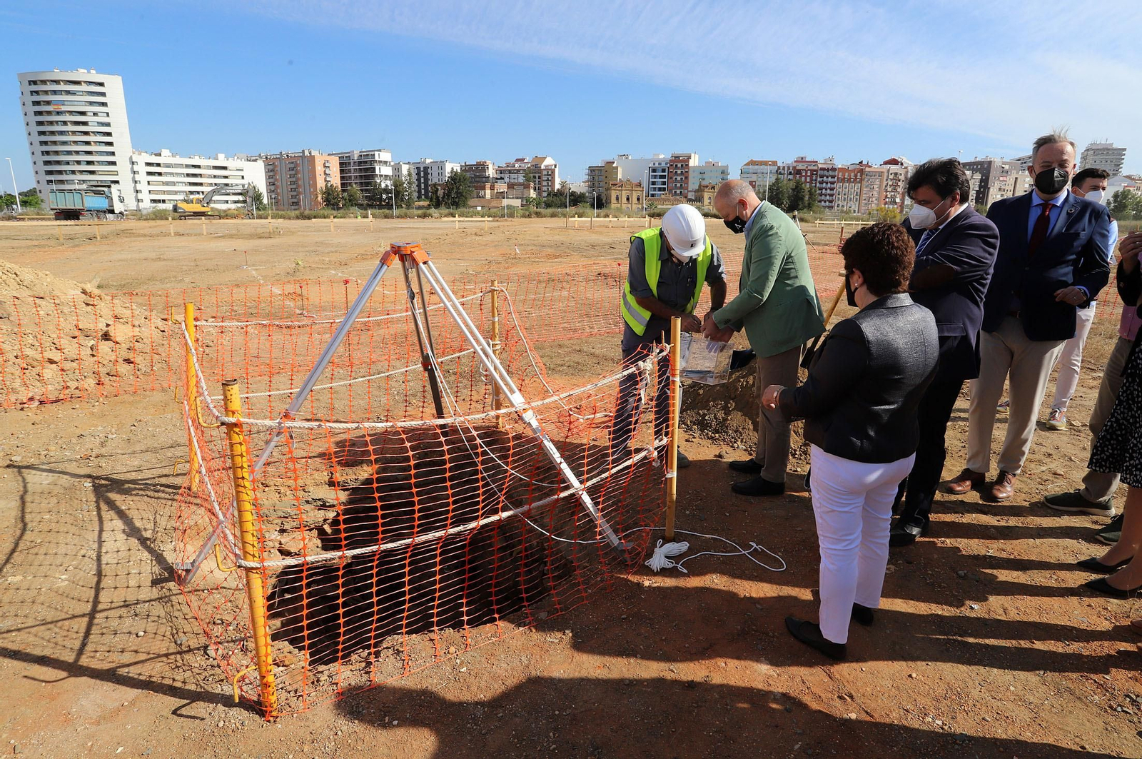 Imágenes de la  colocación de la primera piedra del nuevo colegio público ubicado en el 'Ensanche Sur'