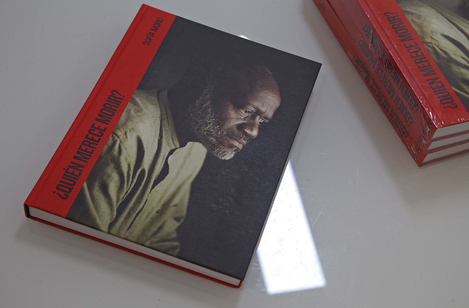 La UFCA  muestra la exposición de Sofía Moro a la Asociación de la Prensa del Campo de Gibraltar