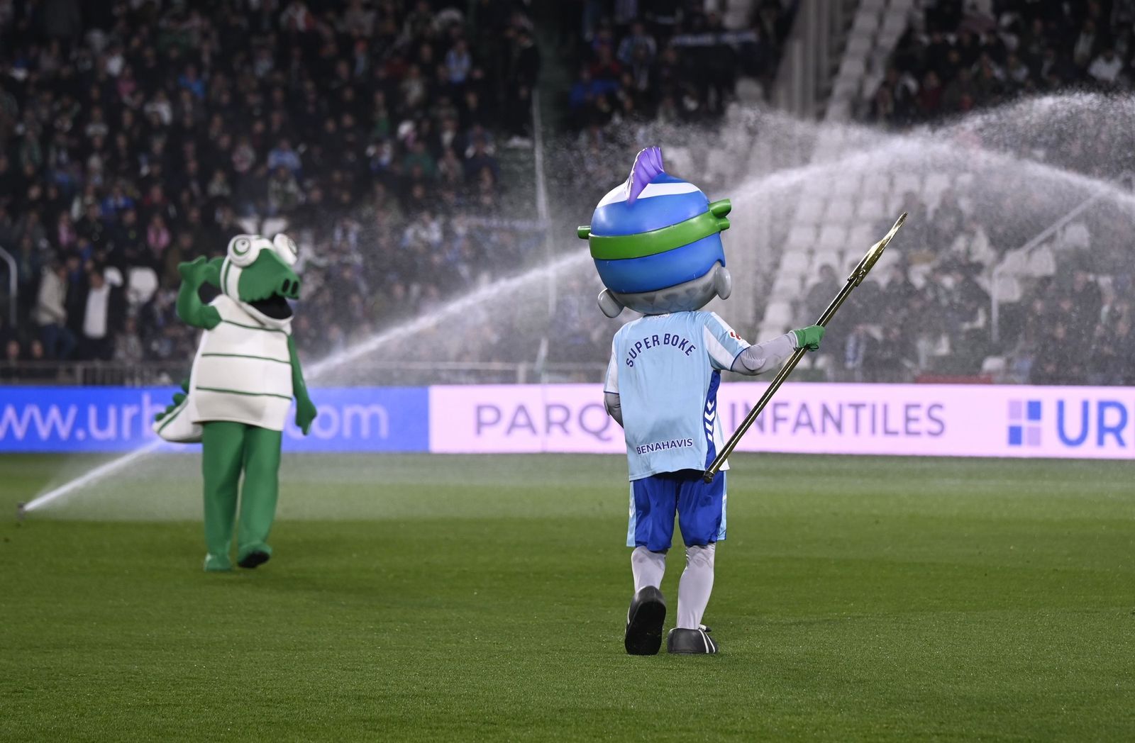 Las fotos del espectacular ambiente en El Arcángel en el derbi andaluz entre Córdoba CF y Málaga
