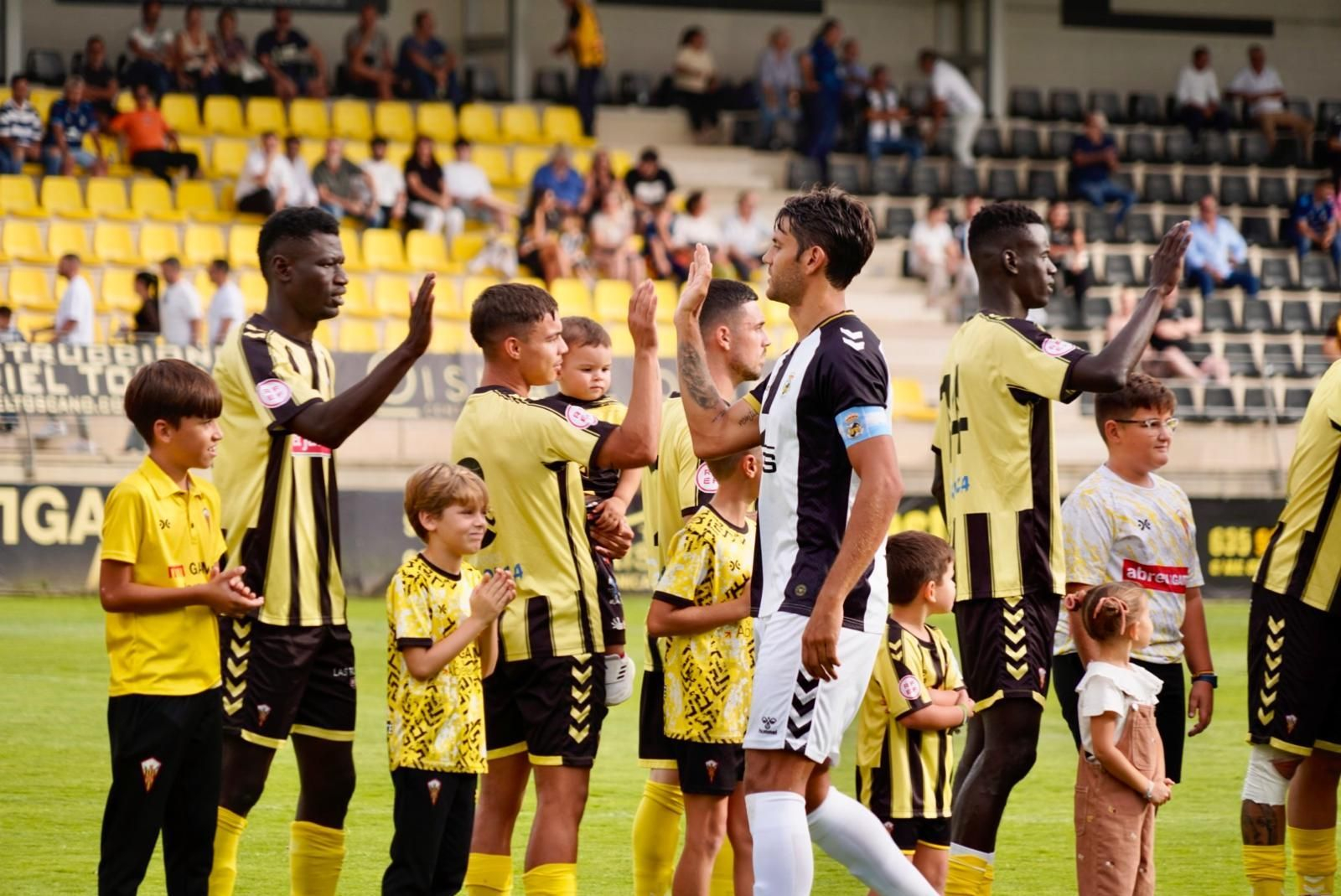 Julio Algar saluda a Lucky