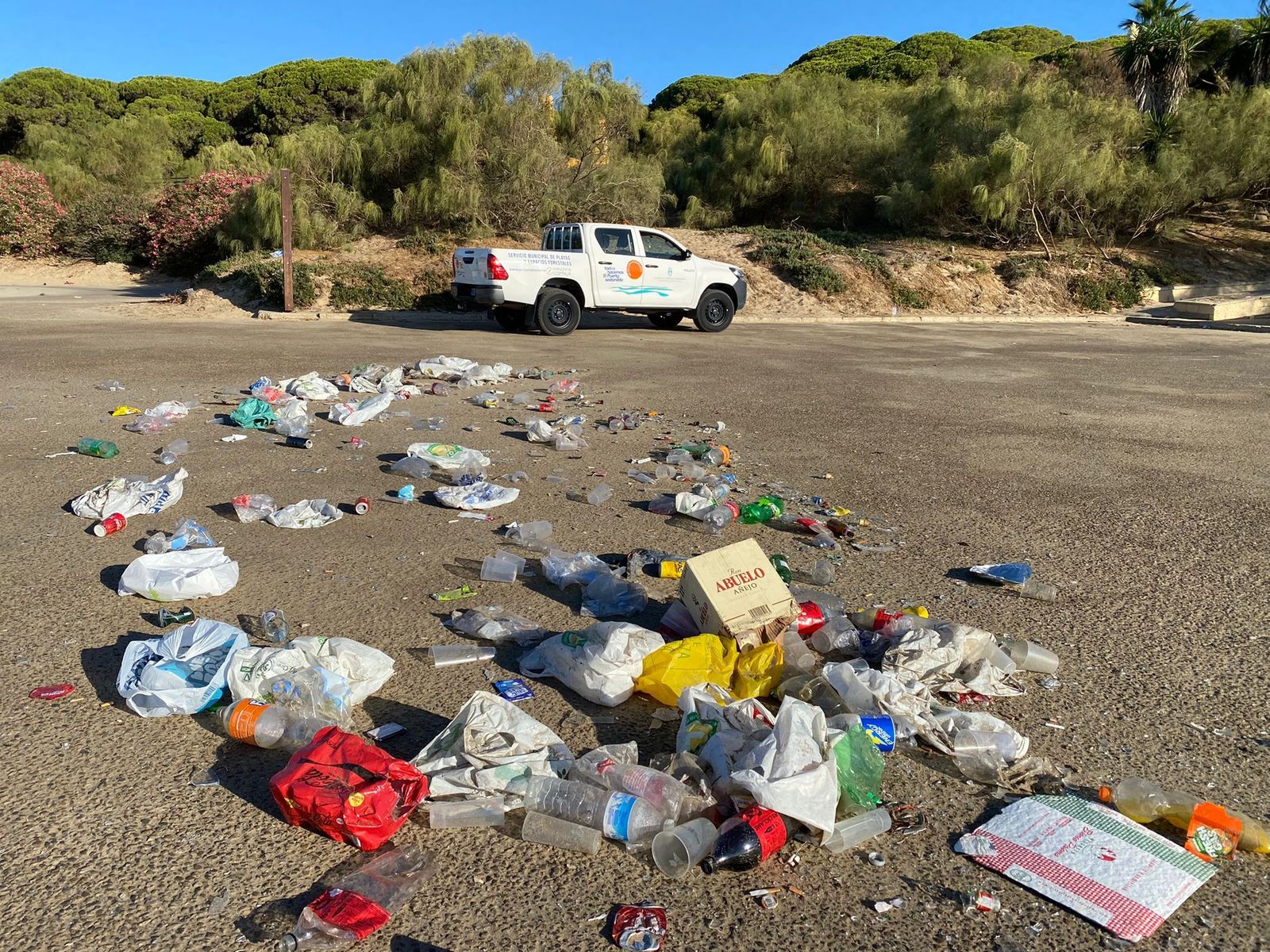 El botellón nuestro de cada día en el aparcamiento de El Aculadero.