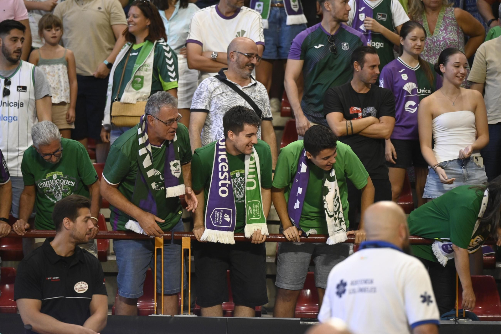 Las mejores fotos del ambiente en Vista Alegre para el Unicaja - Covirán Granada de la Copa de Andalucía de baloncesto