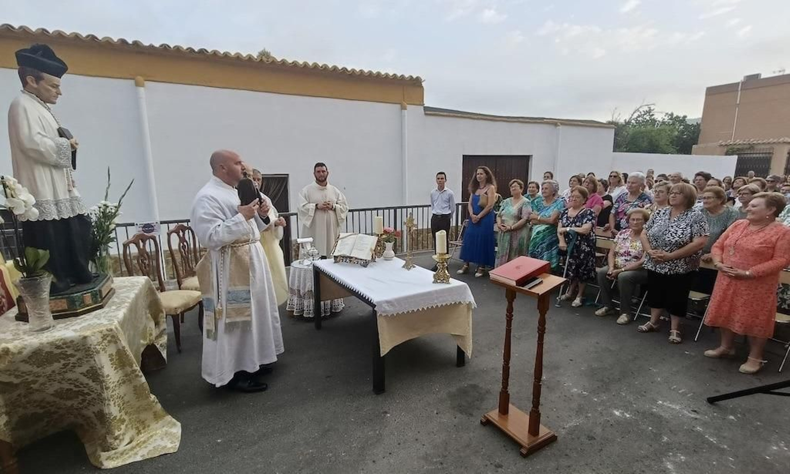 Momento del homenaje a san José María Rubio.