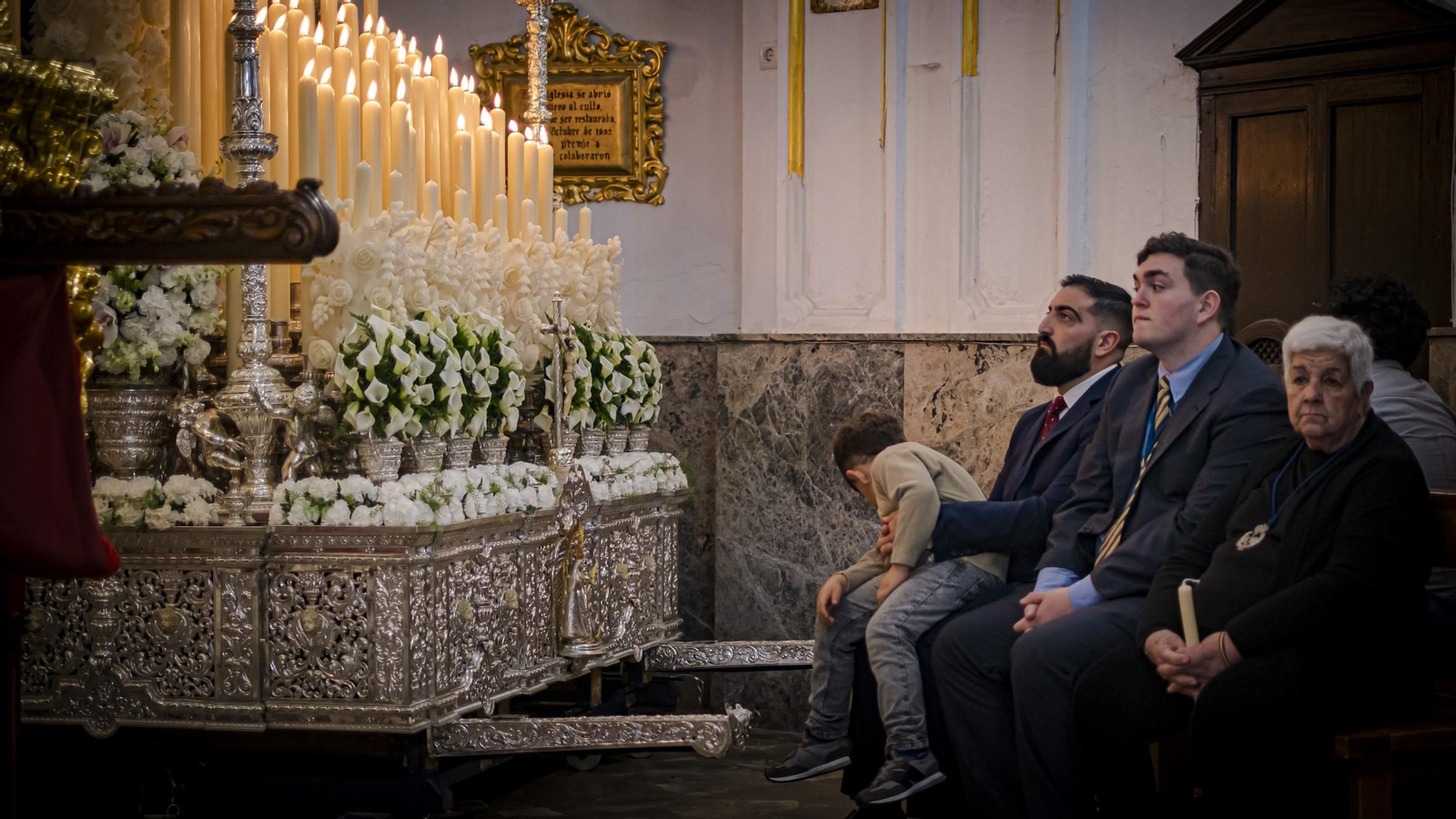 Imágenes de la salida de La Palma en la Semana Santa de Cádiz 2025