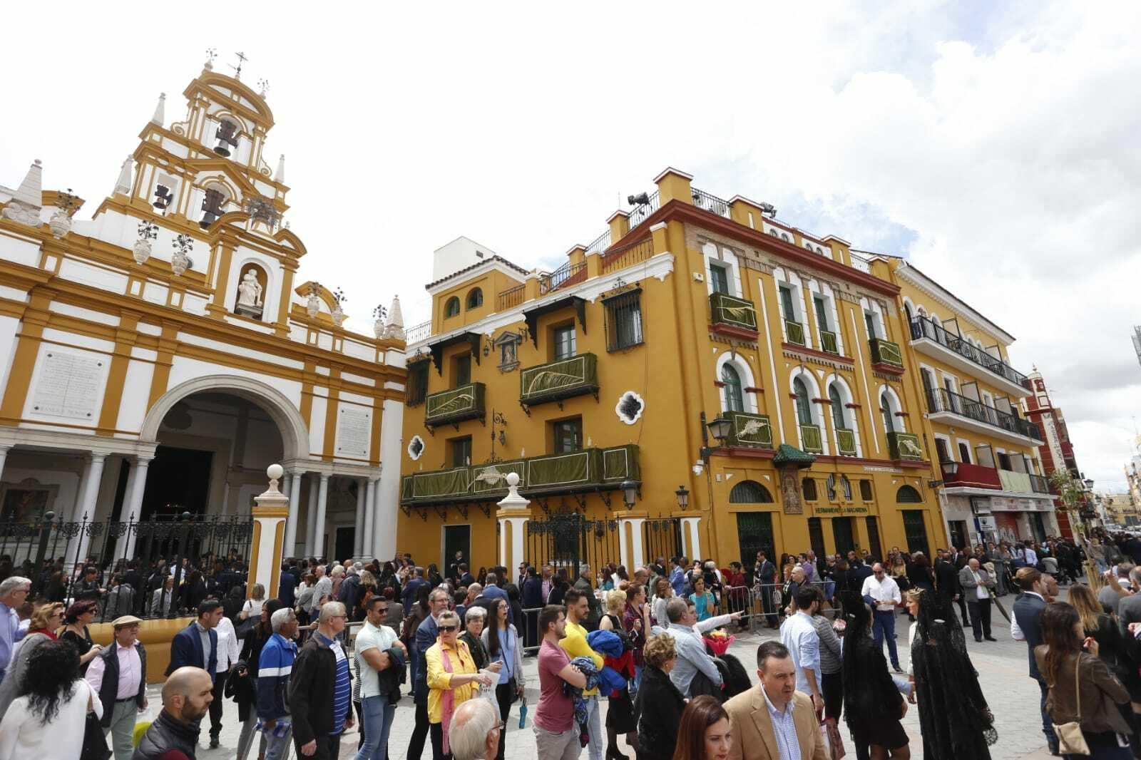 Colas en la Basílica de la Macarena.