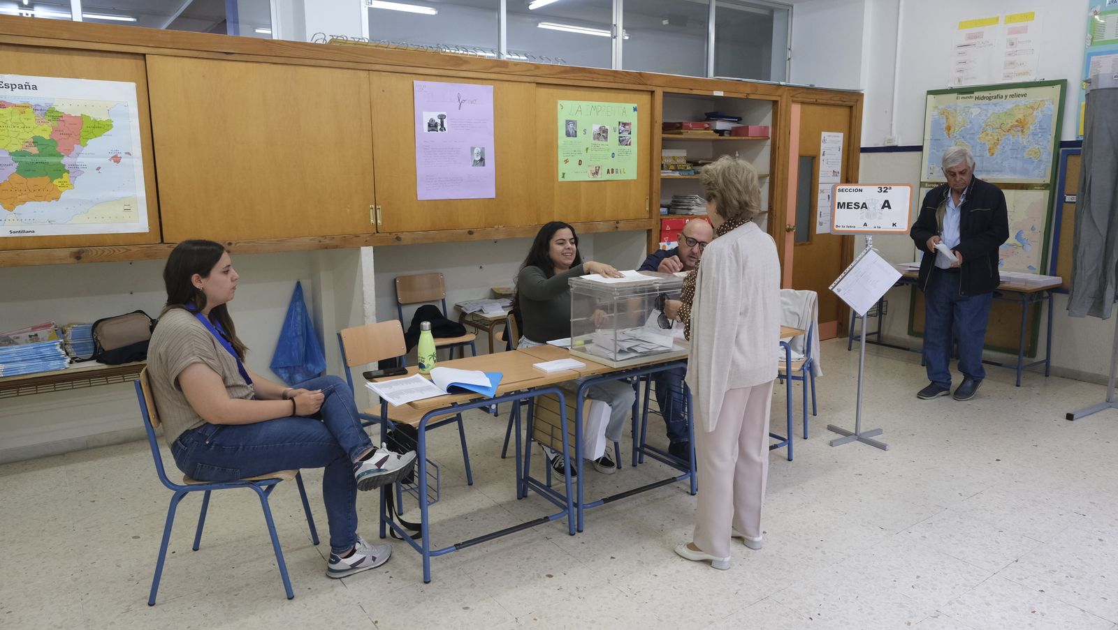 Imágenes de las votaciones en las Elecciones Municipales 2023, en Almería capital
