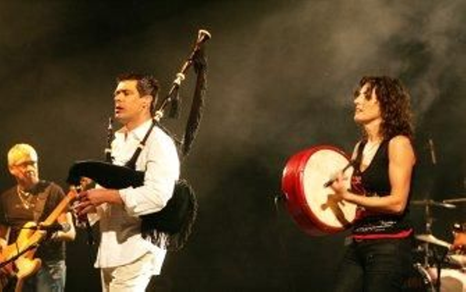 Hevia presenta su último disco, 'Obsession', en una noche de folk en la Atalaya