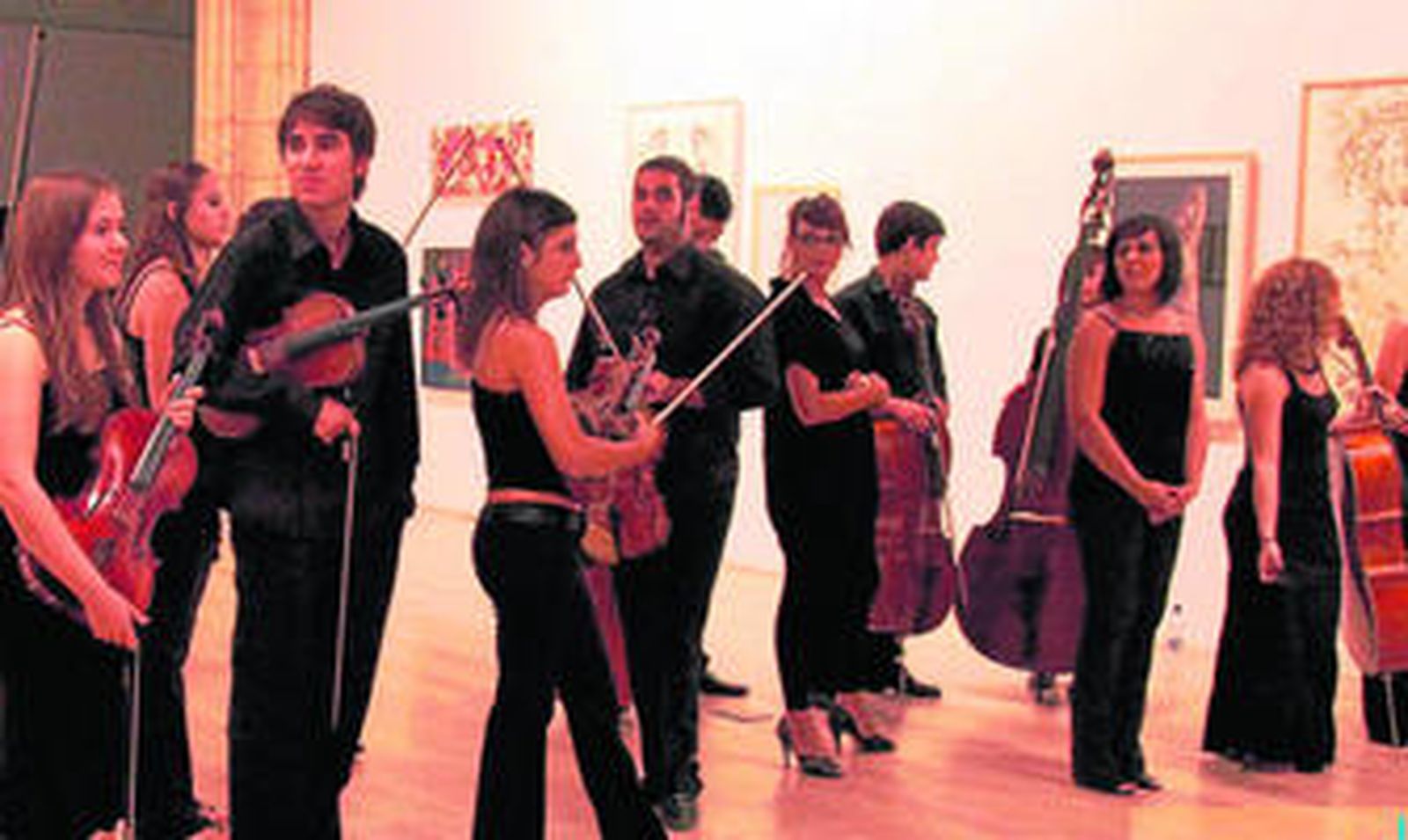 Algunos de los integrantes de la Orquesta de la Universidad de Granada.