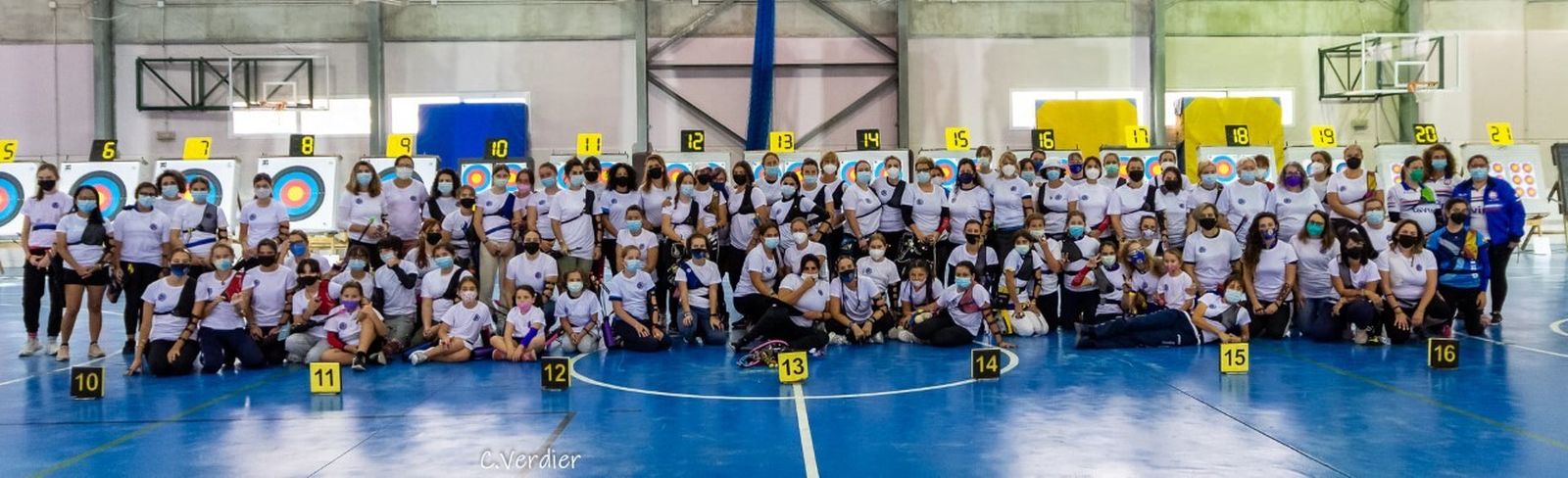 Foto de familia de las participantes.