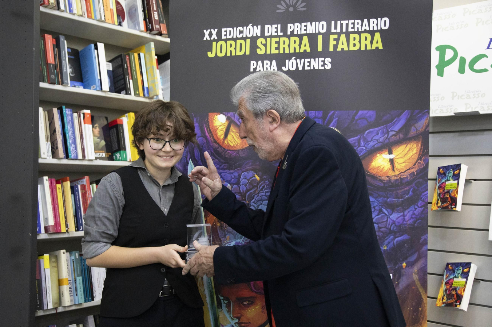Helena Moreno Padilla recibe el XX Premio Jordi Sierra Fabra para jóvenes escritores en la Librería Picasso de Almería