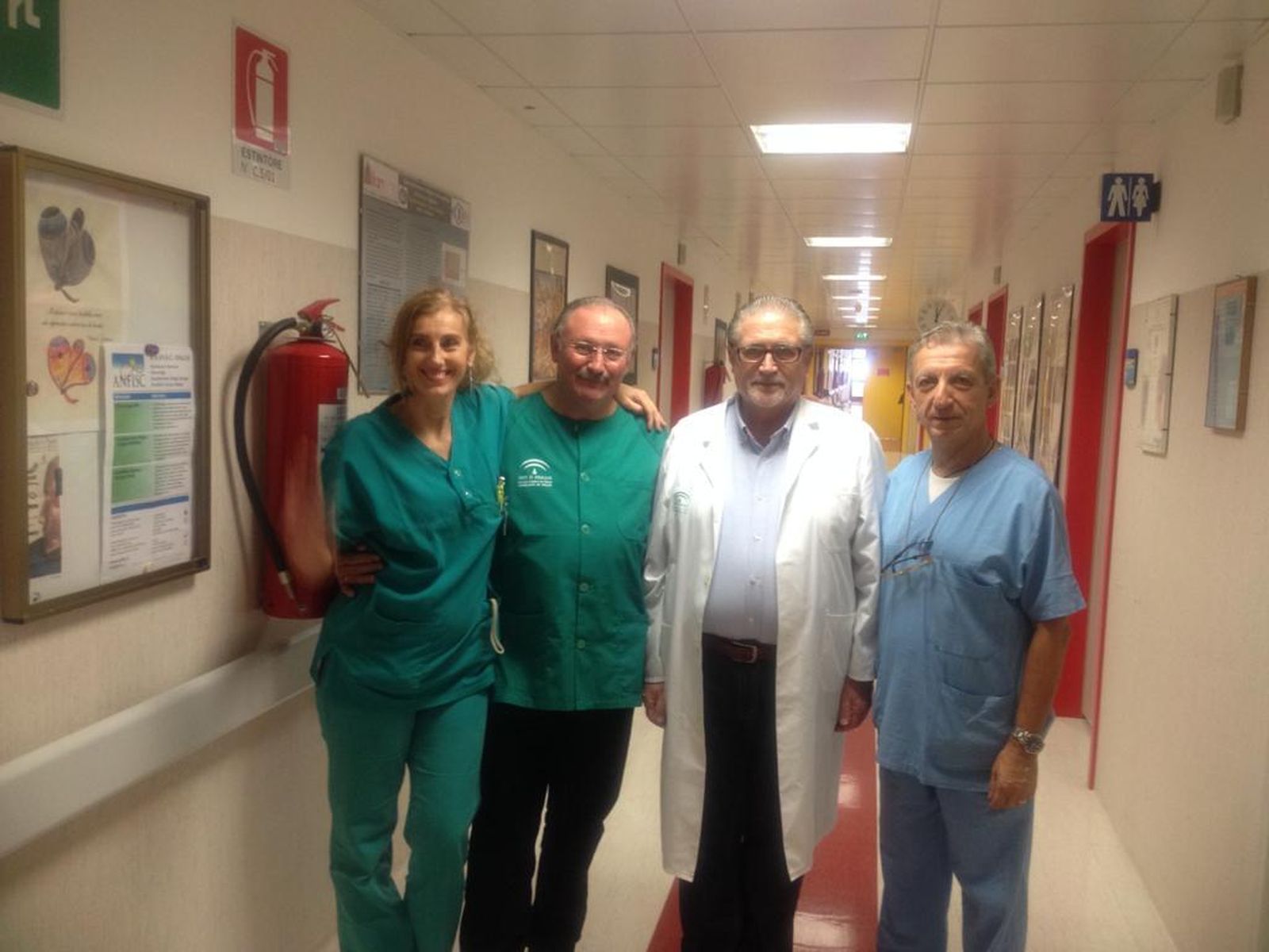 El doctor Rodríguez Picón, segundo por la izquierda, durante una rotación de formación en Italia.