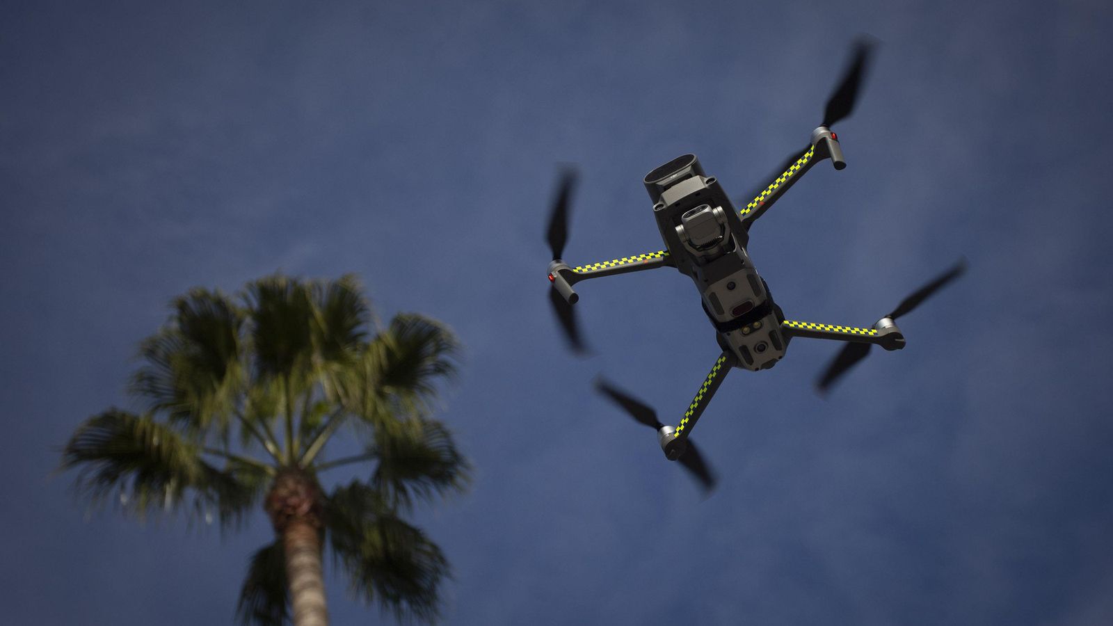 La aeronave no tripulada surca el cielo de Espartinas.