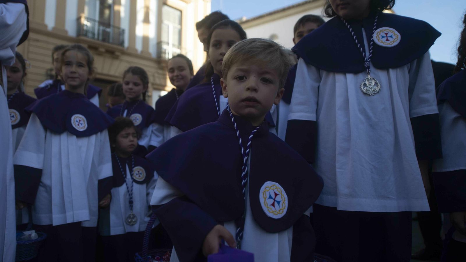 Grupo de esclavinas de la Santa Faz durante el cortejo procesional