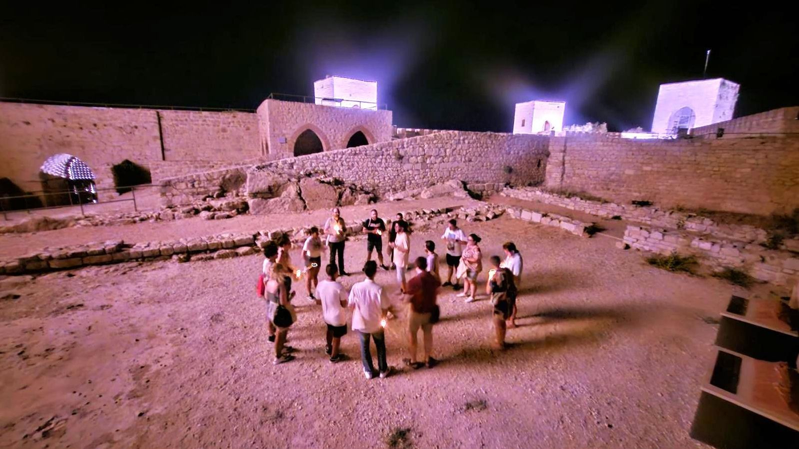 El patio de armas del Castillo de Santa Catalina es uno de los puntos cruciales del juego.