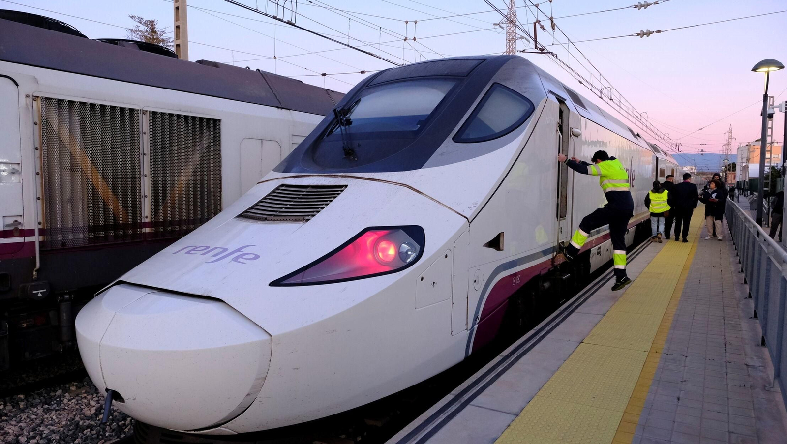 El primer Alvia S730 comenzó a circular entre Almería y Madrid el 15 de diciembre