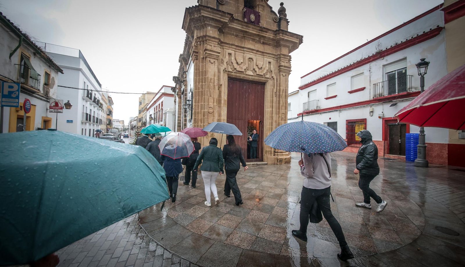Imágenes de la visita a los templos tras el aplazamiento de la Magna Mariana de Jerez
