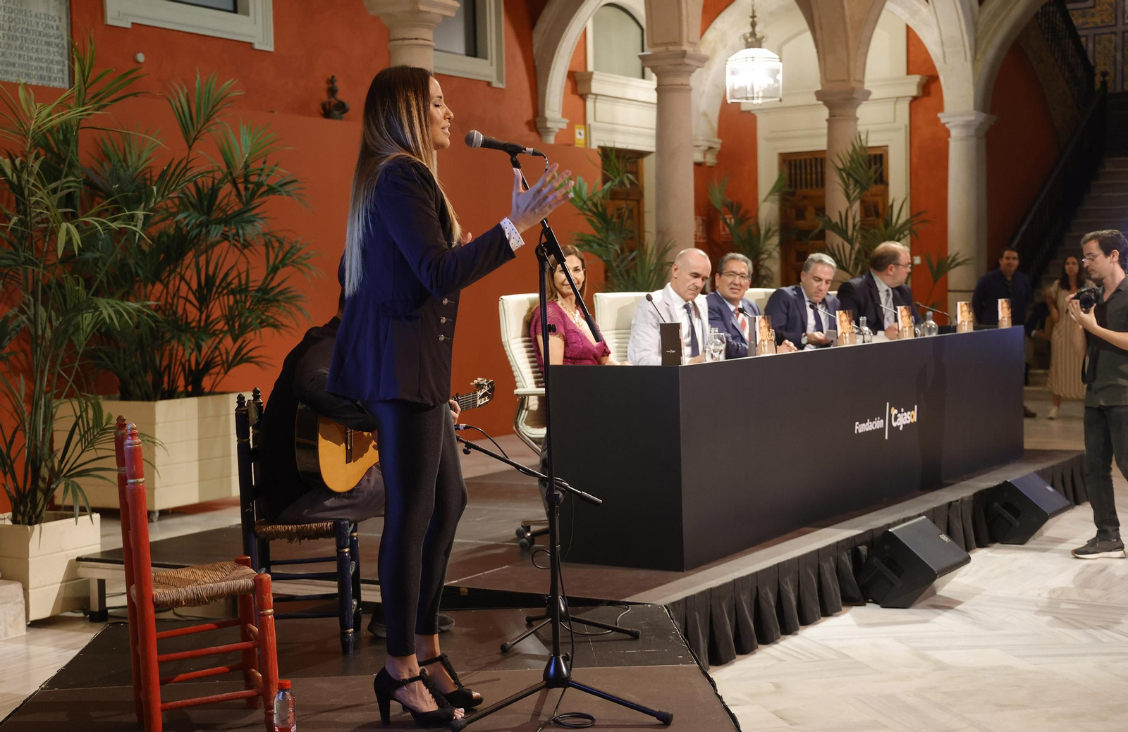 Presentación del libro  'Juan Robles, la sonrisa del tabernero' de Carlos Navarro, todas las imágenes