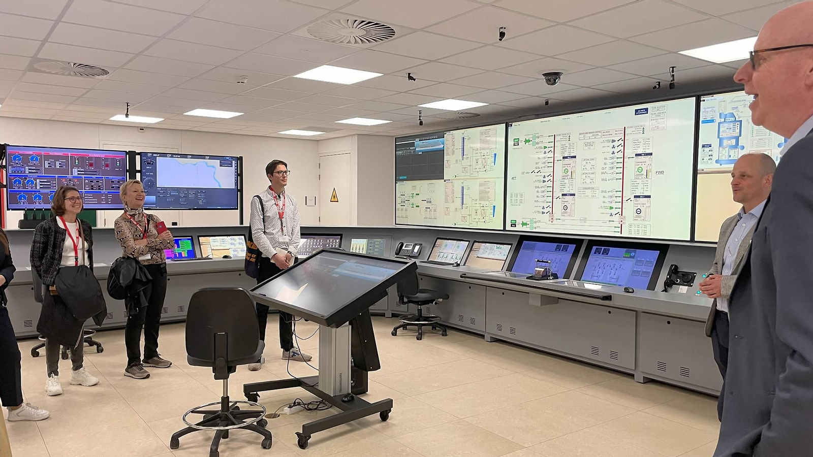 Simulador de la sala de control del motor en el CSMART