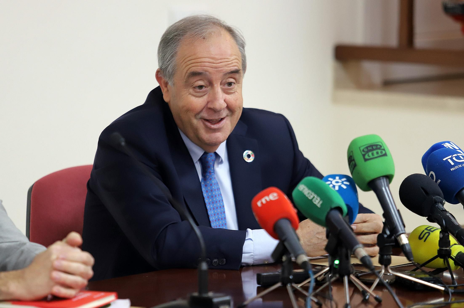 Imágenes del convenio entre Cepsa, Enagás Renovable y Alter Enersun para impulsar la descarbonización de la industria local y el transporte