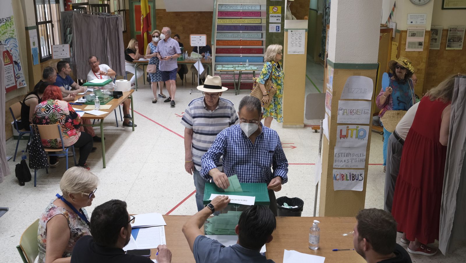 Imágenes de la votaciones en Almería al parlamento andaluz